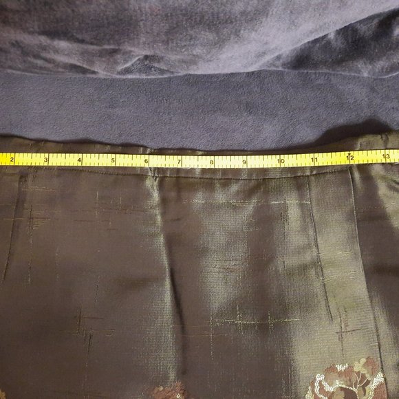 Green Silk Embroidered Skirt - Picture 4 of 5